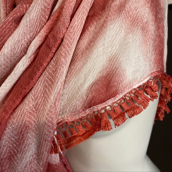 Vince Camuto Scarf Tie Dye Chevron Wrap Desert NWT - Picture 4 of 6